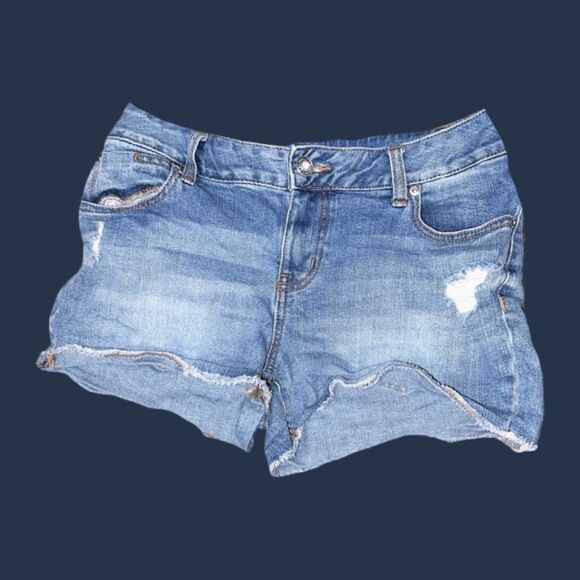 Maurices Mid Rise Denim Light Wash Shorts Size 6 #44 - Picture 5 of 5